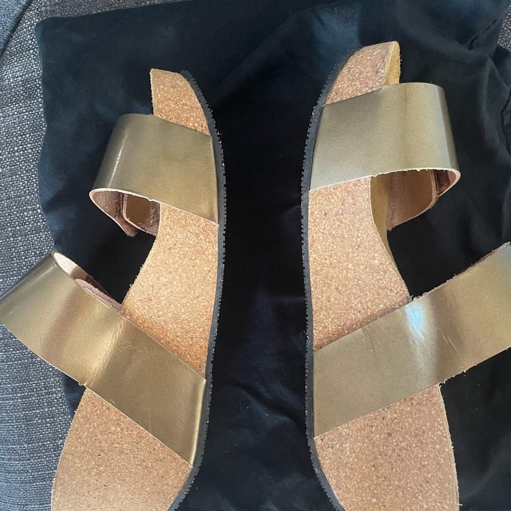 Eric Michael platform open toe clogs…base/heel made of cork from Portugal